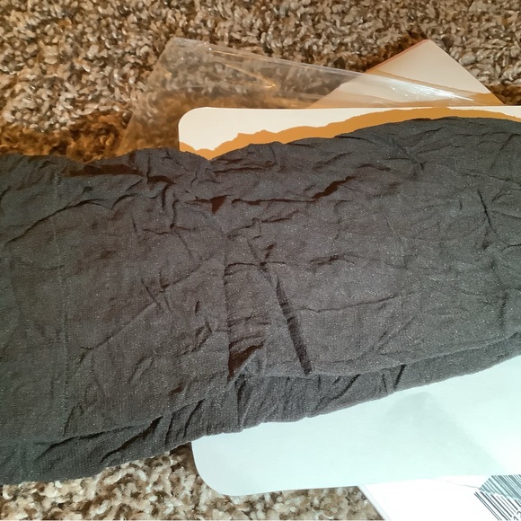 Hanes too day sheer control top pantyhose, color barely black, size: EF - Picture 10 of 12